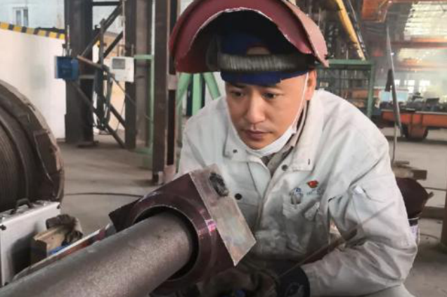 “哈電榜樣”們——說(圖2) “哈電榜樣”們——說(圖2)